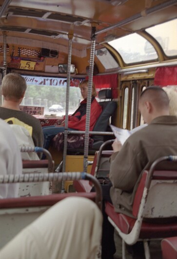 V autobusu